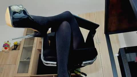 YourGoddessM online show from May 2026 08:47:02 PM