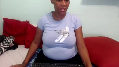 Snapshot of mistressshirleyx chatting on February 2025 01:38:01 PM mistressshirleyx online show from February 2025 01:38:01 PM