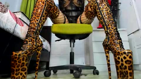 Snapshot of mistresstiffany69 chatting on April 2026 03:35:02 AM Tiffany online show from April 2026 03:35:02 AM