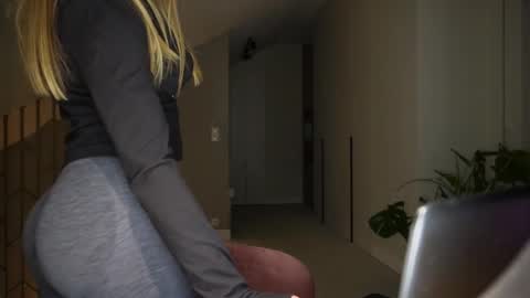 Snapshot of mistressuniverse chatting on February 2025 05:26:02 PM mistressuniverse online show from February 2025 05:26:02 PM