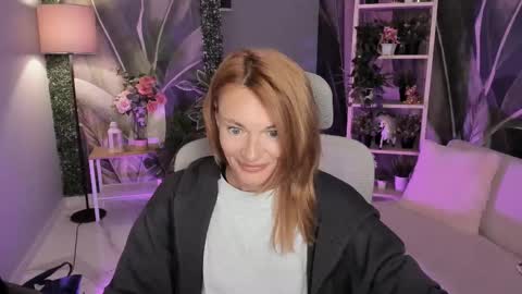 Snapshot of mistybarnes chatting on September 2025 02:38:02 PM MistyBarnes NONUDE MODEL online show from September 2025 02:38:02 PM