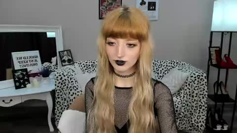 Misty online show from April 2026 06:42:01 PM