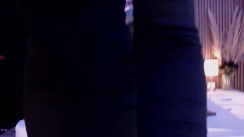 Mtica Brennet online show from December 2025 03:25:01 AM