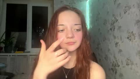 Snapshot of mittieburling chatting on December 2025 04:25:01 PM Emma online show from December 2025 04:25:01 PM