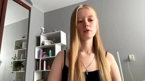 Snapshot of mittietonge chatting on October 2025 10:12:02 AM Amelia online show from October 2025 10:12:02 AM