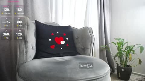 Snapshot of miu__miu chatting on December 2024 02:43:02 PM miu__miu online show from December 2024 02:43:02 PM