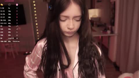 Yuka online show from November 2025 07:01:02 PM