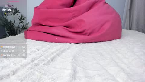 Snapshot of miwa_kasumi chatting on December 2024 06:35:02 PM MIa online show from December 2024 06:35:02 PM