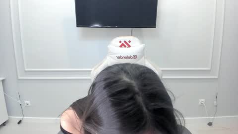 Snapshot of miwa_kasumi chatting on December 2024 05:36:02 PM MIa online show from December 2024 05:36:02 PM