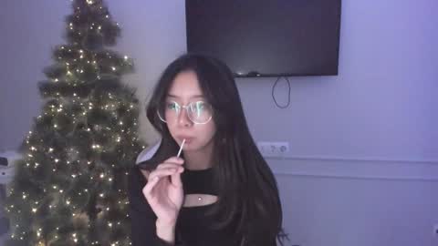 Snapshot of miwa_kasumi chatting on December 2024 05:22:01 PM MIa online show from December 2024 05:22:01 PM