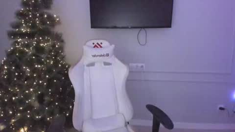 Snapshot of miwa_kasumi chatting on December 2024 05:37:01 PM MIa online show from December 2024 05:37:01 PM