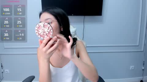 Snapshot of miwa_kasumi chatting on February 2025 12:36:02 PM MIa online show from February 2025 12:36:02 PM