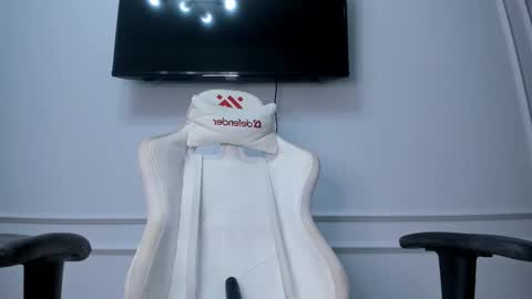 Snapshot of miwa_kasumi chatting on February 2025 06:03:01 PM MIa online show from February 2025 06:03:01 PM