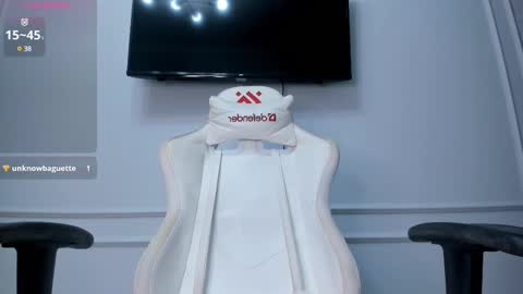 Snapshot of miwa_kasumi chatting on February 2025 01:49:02 PM MIa online show from February 2025 01:49:02 PM