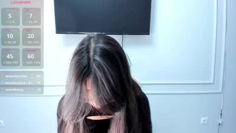 Snapshot of miwa_kasumi chatting on March 2025 06:43:02 PM MIa online show from March 2025 06:43:02 PM