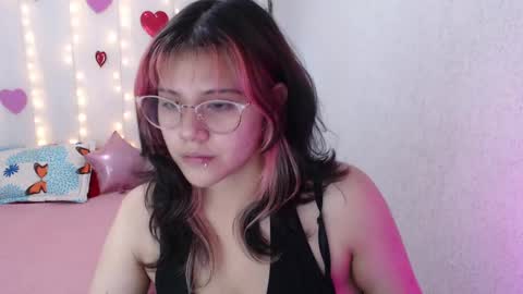 Snapshot of mixie_cute chatting on February 2025 05:04:02 PM mixie_cute online show from February 2025 05:04:02 PM