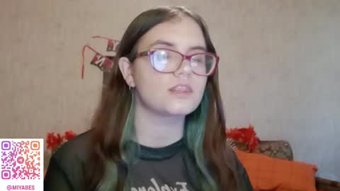 Snapshot of miyabe chatting on October 2025 07:32:01 AM Milana online show from October 2025 07:32:01 AM