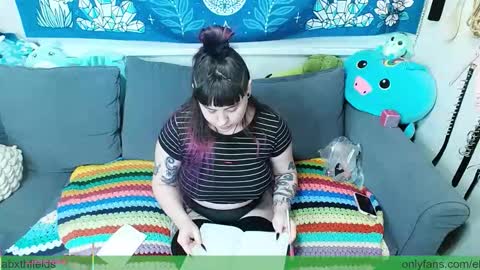 Snapshot of mizz_fieldss chatting on November 2025 04:44:01 AM Elizabxth Fields online show from November 2025 04:44:01 AM