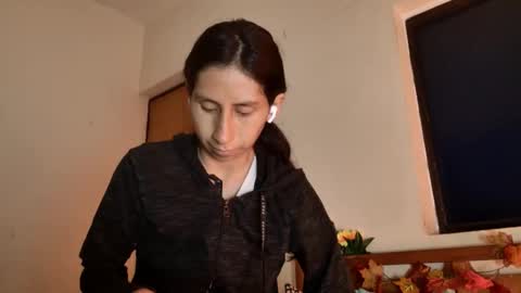 Snapshot of mli739709 chatting on September 2025 04:58:01 AM MoonLipson online show from September 2025 04:58:01 AM
