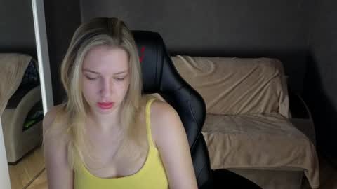 Snapshot of mmm_banana chatting on December 2024 07:47:01 AM Lili online show from December 2024 07:47:01 AM