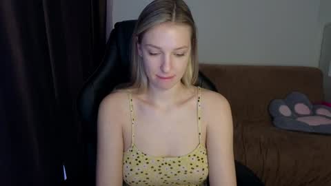 Snapshot of mmm_banana chatting on December 2024 09:49:02 AM Lili online show from December 2024 09:49:02 AM