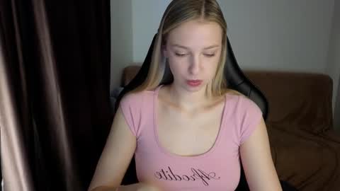 Snapshot of mmm_banana chatting on December 2024 09:35:01 AM Lili online show from December 2024 09:35:01 AM