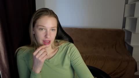 Snapshot of mmm_banana chatting on December 2024 09:43:02 AM Lili online show from December 2024 09:43:02 AM