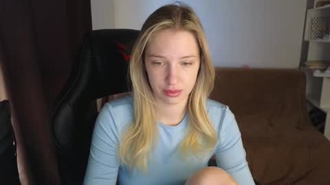 Snapshot of mmm_banana chatting on December 2024 07:11:02 AM Lili online show from December 2024 07:11:02 AM