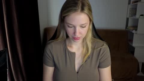 Snapshot of mmm_banana chatting on December 2024 10:10:02 AM Lili online show from December 2024 10:10:02 AM