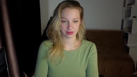 Snapshot of mmm_banana chatting on January 2025 08:18:02 AM Lili online show from January 2025 08:18:02 AM