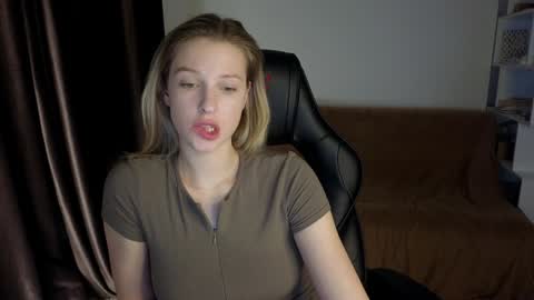 Snapshot of mmm_banana chatting on January 2025 07:59:02 PM Lili online show from January 2025 07:59:02 PM