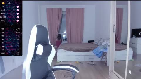 Snapshot of mmm_banana chatting on March 2025 04:46:01 PM Lili online show from March 2025 04:46:01 PM