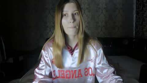 Snapshot of mmm_banana chatting on September 2025 11:00:02 AM Lili online show from September 2025 11:00:02 AM