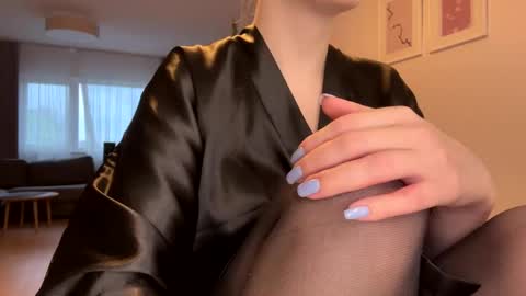 Snapshot of mmm_sweety_kitty chatting on December 2024 12:51:02 PM mmm_sweety_kitty online show from December 2024 12:51:02 PM