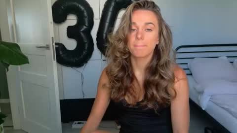 mmminnie online show from September 2025 10:04:02 AM