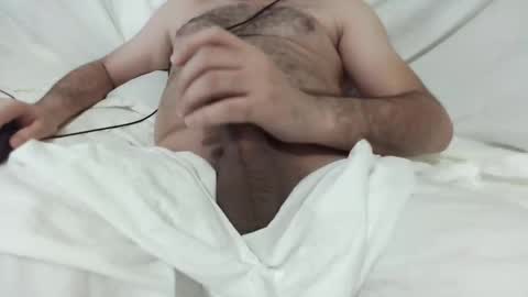 Snapshot of mo0085 chatting on October 2025 10:44:01 AM Laith online show from October 2025 10:44:01 AM