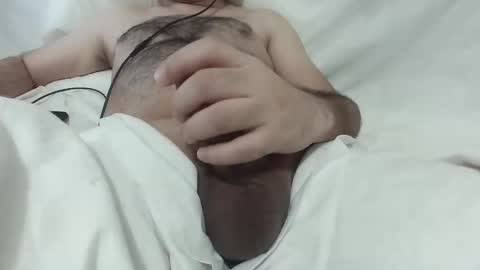 Snapshot of mo0085 chatting on November 2025 04:59:02 AM Laith online show from November 2025 04:59:02 AM