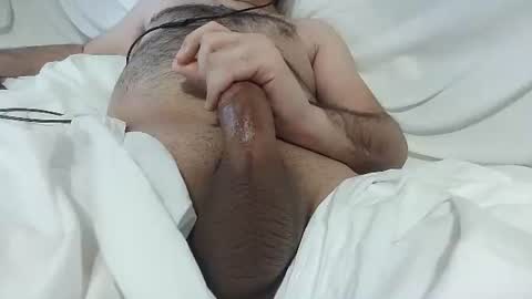 Snapshot of mo0085 chatting on December 2025 03:29:01 PM Laith online show from December 2025 03:29:01 PM