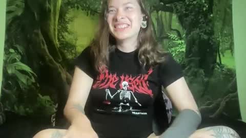 Snapshot of mo0n_goddess chatting on March 2026 03:21:01 AM Misty online show from March 2026 03:21:01 AM