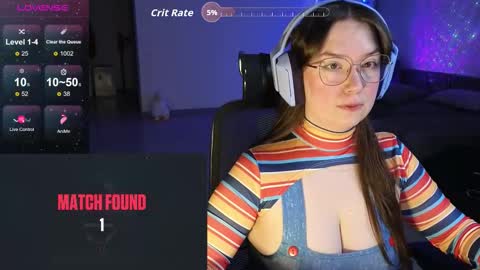 Snapshot of moaning___lisa chatting on October 2025 08:35:01 AM to support follow the fanclub online show from October 2025 08:35:01 AM