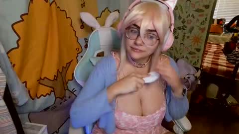 Snapshot of mochi_rainbow chatting on January 2025 08:37:01 PM The Mochi Rainbow Variety Show online show from January 2025 08:37:01 PM