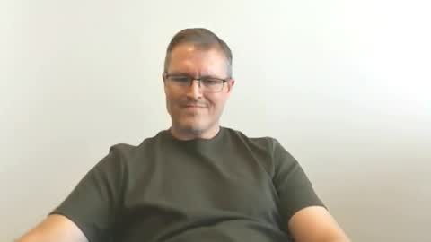 Snapshot of moe_001 chatting on December 2025 05:09:02 PM Moe online show from December 2025 05:09:02 PM