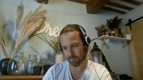Julien online show from September 2025 03:57:01 PM