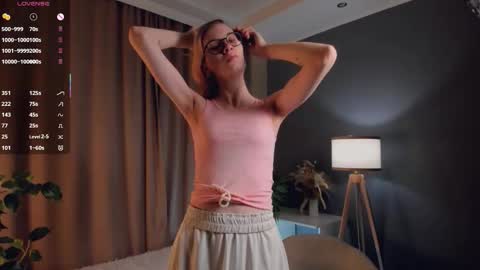 Snapshot of moirebroady chatting on November 2025 01:17:01 AM Laura online show from November 2025 01:17:01 AM