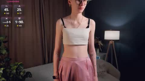 Snapshot of moirebroady chatting on November 2025 01:09:02 AM Laura online show from November 2025 01:09:02 AM