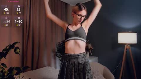 Snapshot of moirebroady chatting on December 2025 01:22:02 AM Laura online show from December 2025 01:22:02 AM