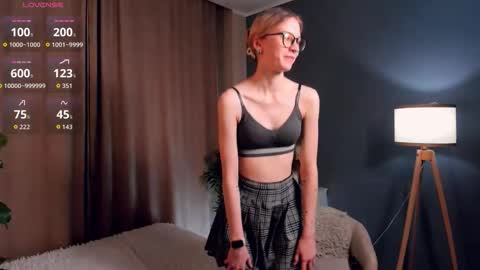 Snapshot of moirebroady chatting on December 2025 01:35:02 AM Laura online show from December 2025 01:35:02 AM