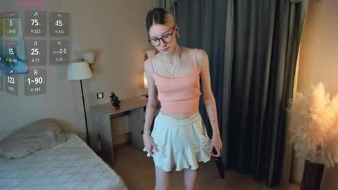 Snapshot of moirebroady chatting on December 2025 01:11:02 AM Laura online show from December 2025 01:11:02 AM