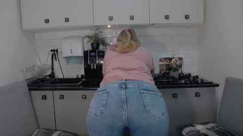 Snapshot of mojjo_erika chatting on September 2025 07:24:02 AM erika online show from September 2025 07:24:02 AM