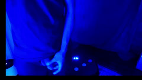 Snapshot of mold_little_fire chatting on April 2026 07:36:01 AM Photon Earth online show from April 2026 07:36:01 AM